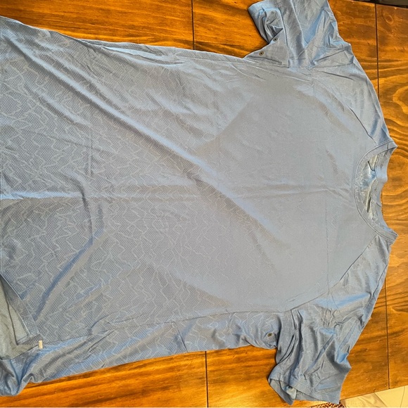 Lululemon Men’s License to Train Shirt - Picture 4 of 4